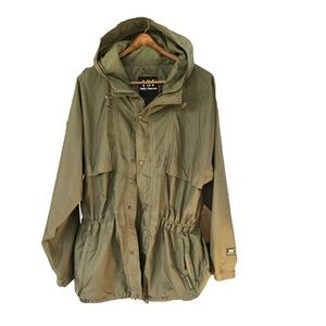 Helly Hansen Men's Hooded Windbreaker New w/o tags